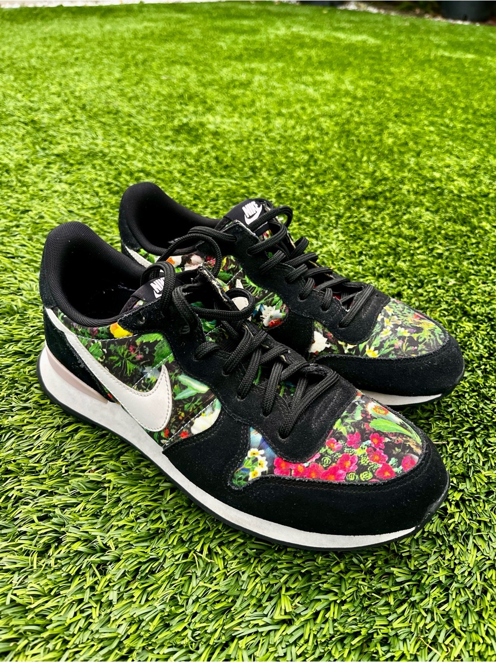 Nike Floral Print Black Low-Top Sneakers